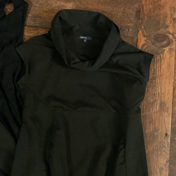 Group of four maternity dresses - Picture 2 of 6